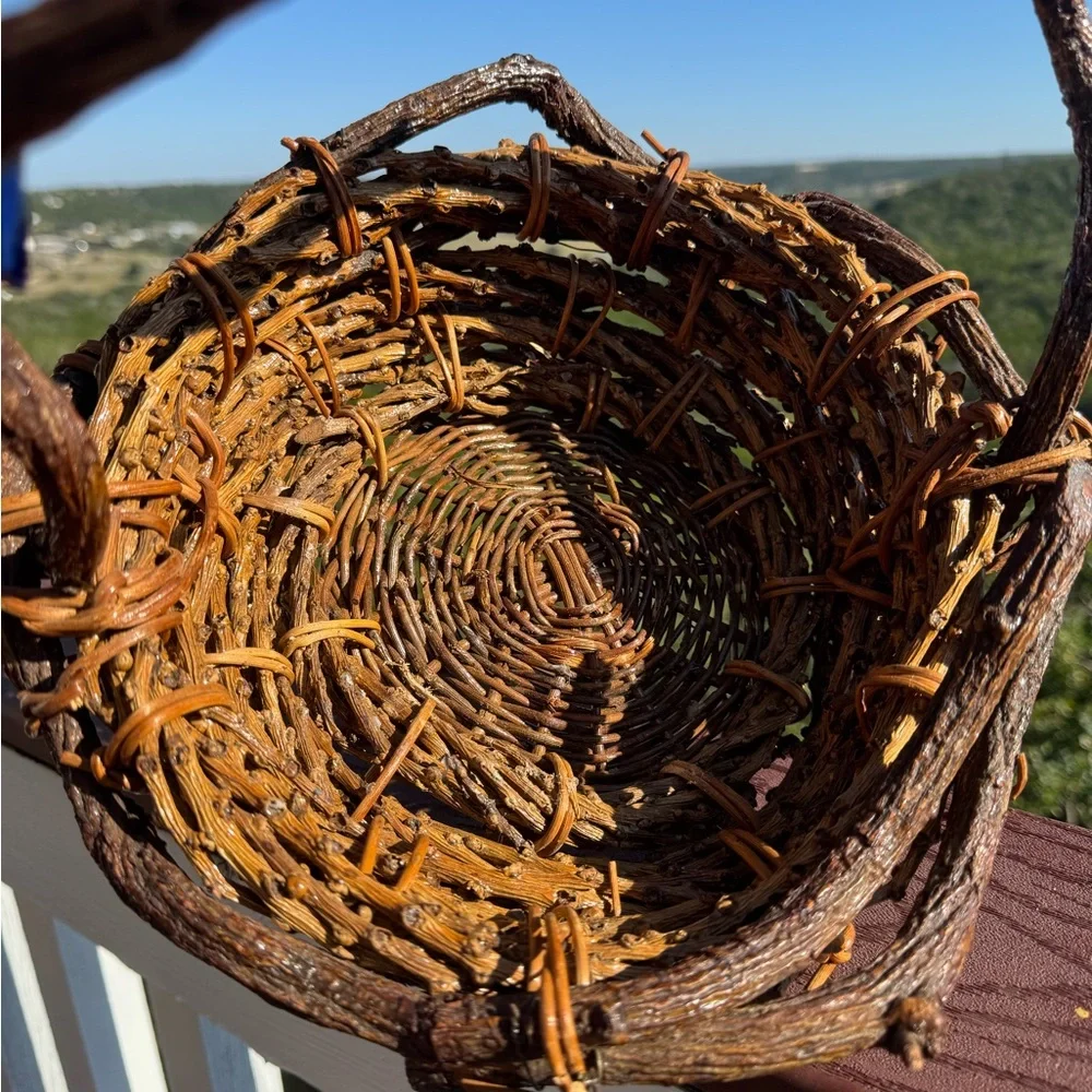 Witchcraft Inspired Twisted Sticks Basket‎